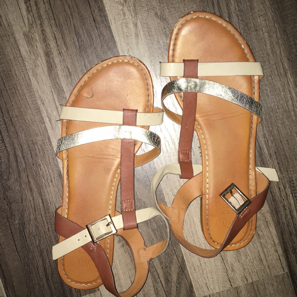 Cute sandlas size 6 1/2 or 36